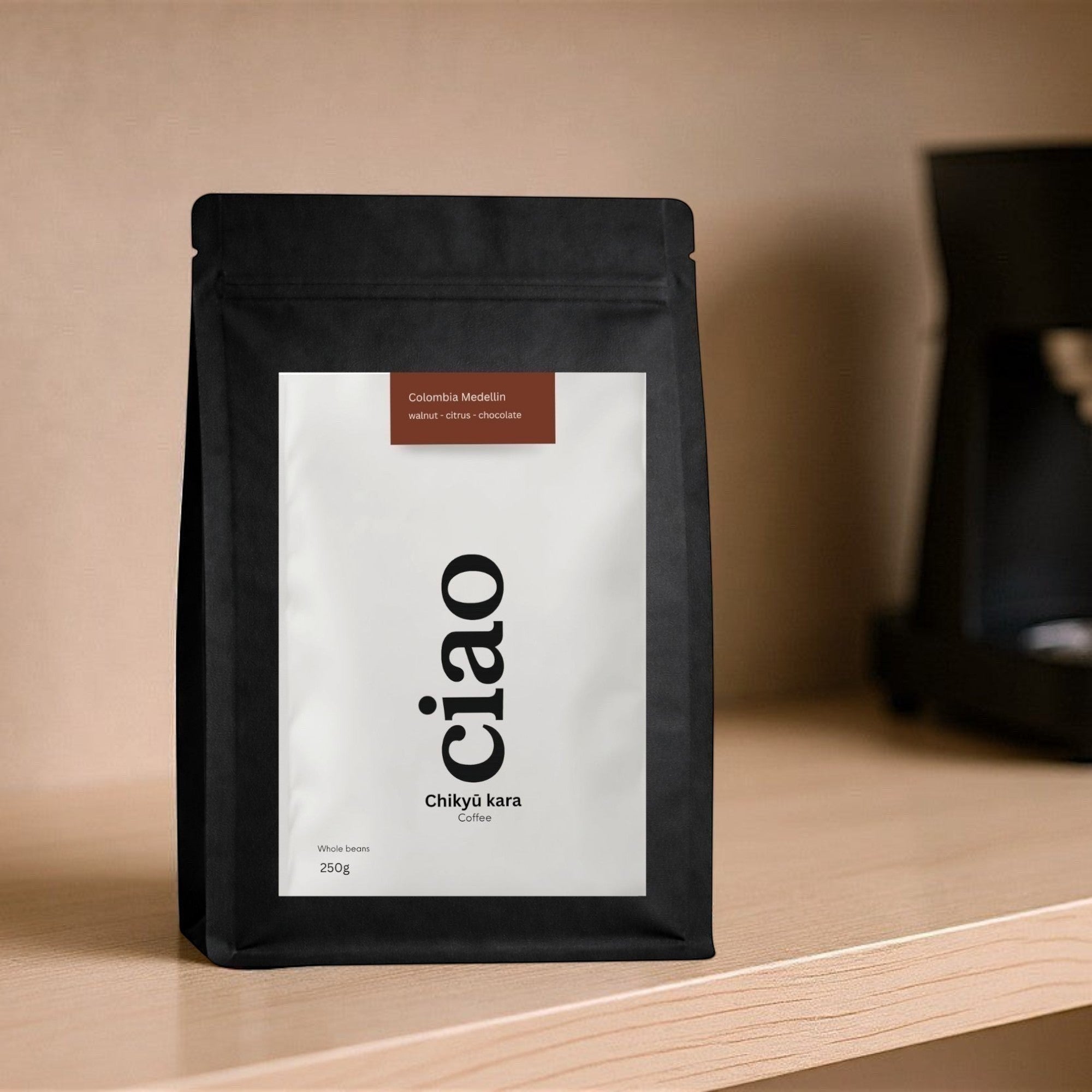 Say Ciao Coffee Chikyū kara whole bean coffee from Colombia Medellín, 250g bag with tasting notes of walnut, citrus, and chocolate.